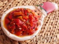 Рецепта Постна зимна салата с печени пиперки (чушки), олио, чесън и оцет